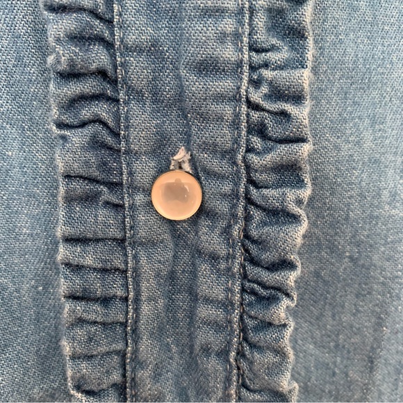 Vintage Gitano Ruffle Button-Front Sleeveless Denim Shirt, Size Large - Picture 7 of 11